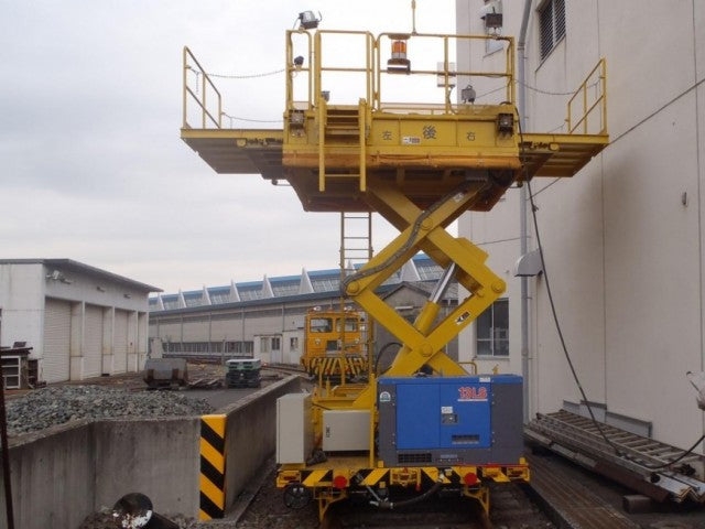 隧道内軌道タワー車